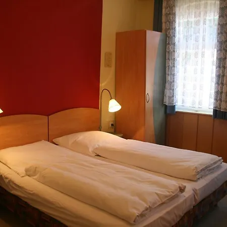 Cafe Lieb فندق 3*