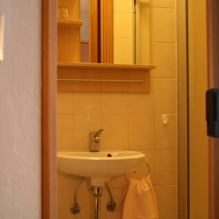 فندق Cafe Lieb 3*