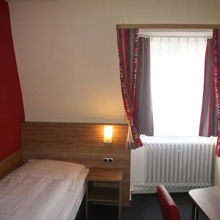 Cafe Lieb فندق 3*