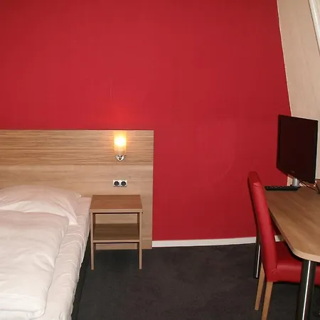 فندق Cafe Lieb 3*