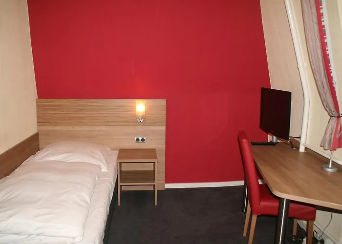 מלון Cafe Lieb 3*